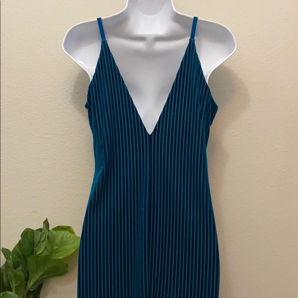 Emerald aqua green velvet dress - Picture 4 of 6